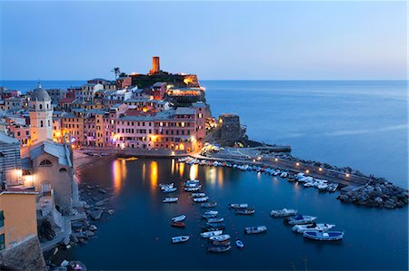 Vernazza at dusk, Cinque Terre, UNESCO World Heritage Site, Liguria, Italy, Mediterranean, Europe Foto de stock - Sin royalties Premium, Código: 6119-07453183