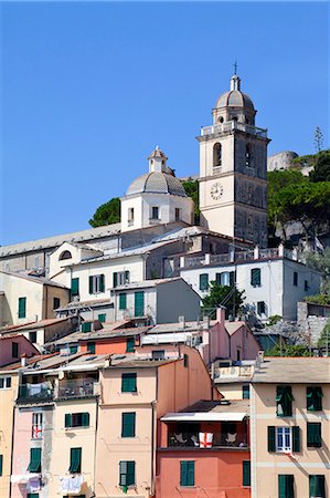 The Church of St. Lawrence sits above colourful buildings at Porto Venere, Cinque Terre, UNESCO World Heritage Site, Liguria, Italy, Europe Photographie de stock - Premium Libres de Droits, Code: 6119-07453189