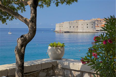simsearch:6119-07452181,k - View of Old Town, UNESCO World Heritage Site, Dubrovnik, Dalmatia, Croatia, Europe Stock Photo - Premium Royalty-Free, Code: 6119-07453125