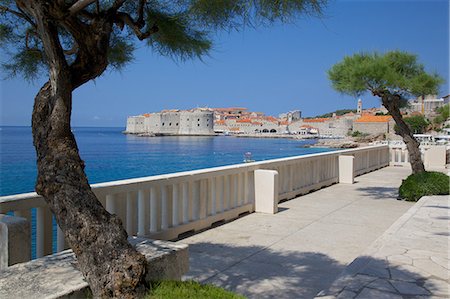 simsearch:6119-07452181,k - View of Old Town, UNESCO World Heritage Site, Dubrovnik, Dalmatia, Croatia, Europe Stock Photo - Premium Royalty-Free, Code: 6119-07453126