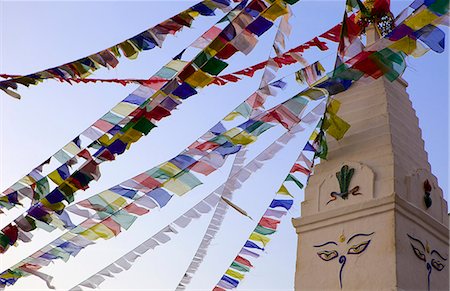 Stupa and prayer flags in the Whochen Thokjay Choyaling Monastery, Swayambhu, Nepal, Asia Photographie de stock - Premium Libres de Droits, Code: 6119-07453213