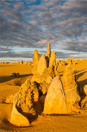 simsearch:614-02392785,k - The Pinnacles  limestone formations at sunset contained within Nambung National Park, Western Australia, Australia, Pacific Foto de stock - Sin royalties Premium, Código: 6119-07541578