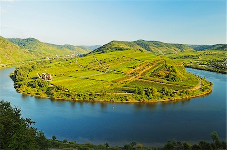 riviera - View of Calmont vineyards, Stuben Augustinian Convent, Bremm village and Moselle River (Mosel), Rhineland-Palatinate, Germany, Europe Photographie de stock - Premium Libres de Droits, Code: 6119-07541530