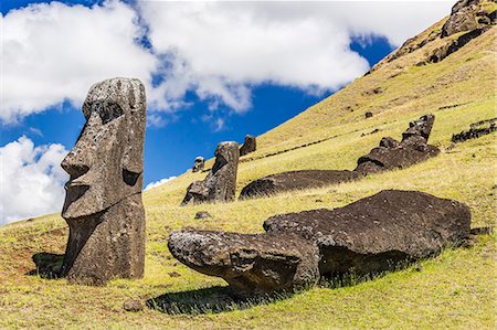 Rano Raraku, the quarry site for all moai statues on Easter Island (Isla de Pascua) (Rapa Nui), UNESCO World Heritage Site, Chile, South America Stockbilder - Premium RF Lizenzfrei, Bildnummer: 6119-07587358