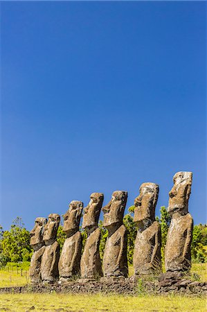 Seven Moai at Ahu Akivi, the first restored altar on Easter Island (Isla de Pascua) (Rapa Nui), UNESCO World Heritage Site, Chile, South America Fotografie stock - Premium Royalty-Free, Codice: 6119-07587366