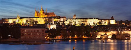 View over the River Vltava to Charles Bridge and the Castle District with St. Vitus Cathedral and Royal Palace, UNESCO World Heritage Site, Prague, Bohemia, Czech Republic, Europe Stock Photo - Premium Royalty-Free, Code: 6119-07587406