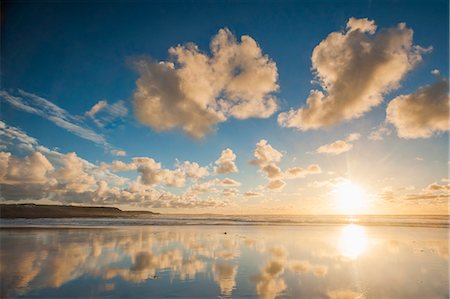 Cloud reflections at Constantine Bay at sunset, Cornwall, England, United Kingdom, Europe Photographie de stock - Premium Libres de Droits, Code: 6119-07651806