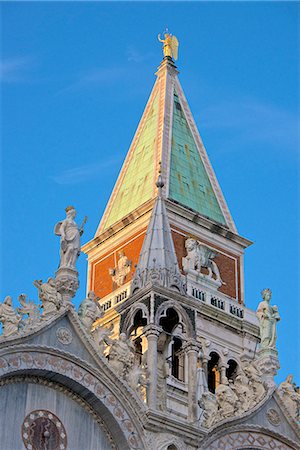 Campanile and detail of the facade of the Basilica di San Marco, dating from the 11th century, Piazza San Marco, San Marco, Venice, UNESCO World Heritage Site, Veneto, Italy, Europe Photographie de stock - Premium Libres de Droits, Code: 6119-07651917
