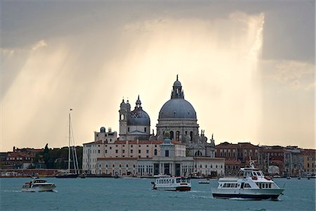 santa maria della salute - Punta della Dogana, and Santa Maria della Salute church behind, Venice, UNESCO World Heritage Site, Veneto, Italy, Europe Foto de stock - Sin royalties Premium, Código: 6119-07651922