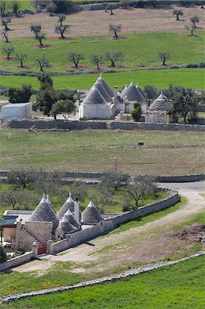 Traditional trullos (trulli) in the countryside near Alberobello, Puglia, Italy, Europe Photographie de stock - Premium Libres de Droits, Code: 6119-07652044