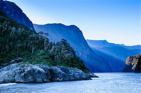 Early morning light in Milford Sound, Fiordland National Park, UNESCO World Heritage Site, South Island, New Zealand, Pacific Foto de stock - Sin royalties Premium, Código: 6119-07652080
