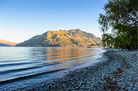 queenstown - Late afternoon light over the shores of Lake Wakatipu, Queenstown, Otago, South Island, New Zealand, Pacific Stock Photo - Premium Royalty-Free, Code: 6119-07652095