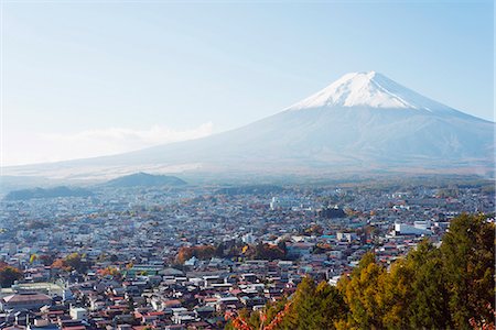 Mount Fuji, 3776m, UNESCO World Heritage Site, and autumn colours, Honshu, Japan, Asia Photographie de stock - Premium Libres de Droits, Code: 6119-07744642
