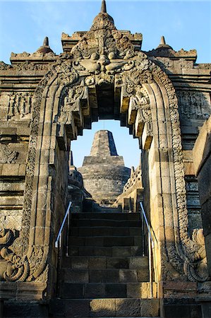 simsearch:6119-07452215,k - The temple complex of Borobodur, UNESCO World Heritage Site, Java, Indonesia, Southeast Asia, Asia Foto de stock - Sin royalties Premium, Código: 6119-07744680