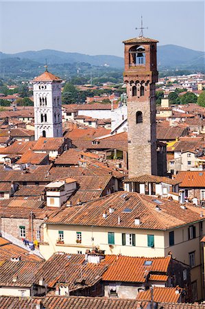 simsearch:6119-07452860,k - Roofscape as seen from Torre Guinigi, with the Torre delle Ore on the right, Lucca, Tuscany, Italy, Europe Photographie de stock - Premium Libres de Droits, Code: 6119-07781145