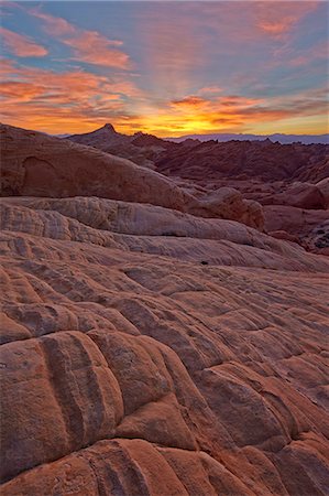 Fiery sunrise above sandstone formations, Valley of Fire State Park, Nevada, United States of America, North America Foto de stock - Sin royalties Premium, Código: 6119-07781193