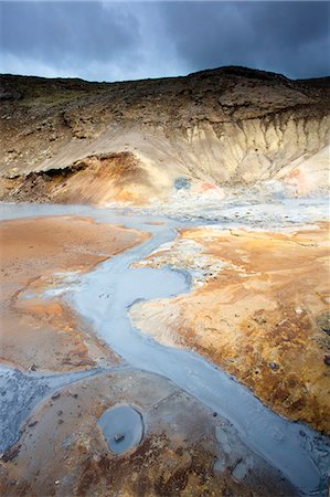 schlammpfütze - Boiling mud pools and stream at Seltun, part of the Krysuvik goethermal area on the Reykjanes Peninsula, Iceland, Polar Regions Stockbilder - Premium RF Lizenzfrei, Bildnummer: 6119-07781101