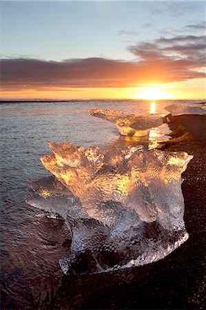 simsearch:6119-07443821,k - Icebergs at sunset on Jokulsa Beach, on the edge of the Vatnajokull National Park, South Iceland, Iceland, Polar Regions Foto de stock - Sin royalties Premium, Código: 6119-07781123