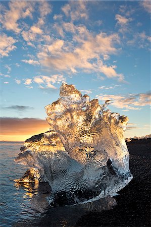 Icebergs at sunset on Jokulsa Beach, on the edge of the Vatnajokull National Park, South Iceland, Iceland, Polar Regions Foto de stock - Sin royalties Premium, Código: 6119-07781120