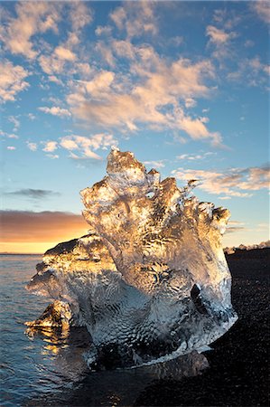 simsearch:6119-08703680,k - Icebergs at sunset on Jokulsa Beach, on the edge of the Vatnajokull National Park, South Iceland, Iceland, Polar Regions Foto de stock - Royalty Free Premium, Número: 6119-07781120