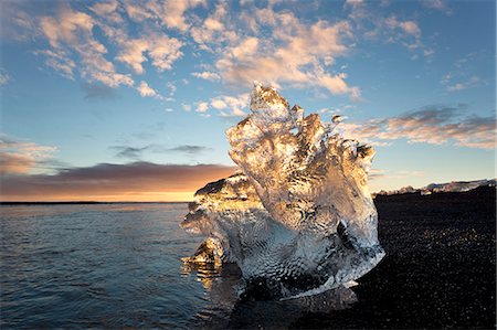 Icebergs at sunset on Jokulsa Beach, on the edge of the Vatnajokull National Park, South Iceland, Iceland, Polar Regions Photographie de stock - Premium Libres de Droits, Code: 6119-07781121