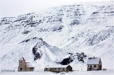 simsearch:6119-07781134,k - Remote church and farm buildings in snow-covered winter landscape, Snaefellsness Peninsula, Iceland, Polar Regions Photographie de stock - Premium Libres de Droits, Code: 6119-07781138