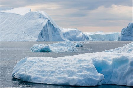 Huge icebergs calved from the Ilulissat Glacier, UNESCO World Heritage Site, Ilulissat, Greenland, Polar Regions Fotografie stock - Premium Royalty-Free, Codice: 6119-07734894