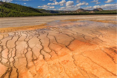 Grand Prismatic Spring with a view towards Twin Buttes, Midway Geyser Basin, Yellowstone National Park, UNESCO World Heritage Site, Wyoming, United States of America, North America Foto de stock - Sin royalties Premium, Código: 6119-07734979