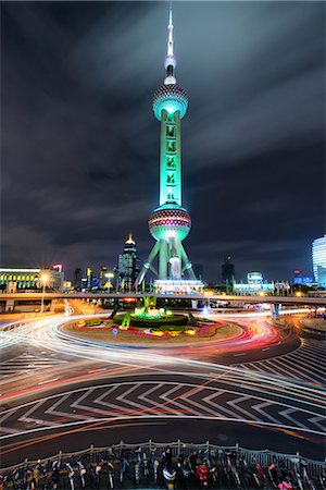 Oriental Pearl Tower with light trails in Shanghai Pudong, Shanghai, China, Asia Photographie de stock - Premium Libres de Droits, Code: 6119-07735002
