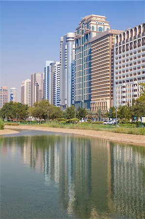simsearch:6119-07845353,k - City Center buildings reflecting in Corniche Lake, Abu Dhabi, United Arab Emirates, Middle East Photographie de stock - Premium Libres de Droits, Code: 6119-07845352