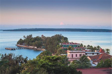 simsearch:6119-07845370,k - View of Punta Gorda, Cienfuegos, Cienfuegos Province, Cuba, West Indies, Caribbean, Central America Photographie de stock - Premium Libres de Droits, Code: 6119-07845373