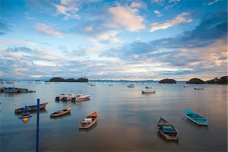 spectaculaire - View of harbour, Los Puentes (Bridges to Nowhere) and Playa Cayacoa, Samana, Eastern Peninsula de Samana, Dominican Republic, West Indies, Caribbean, Central America Foto de stock - Sin royalties Premium, Código: 6119-07845376