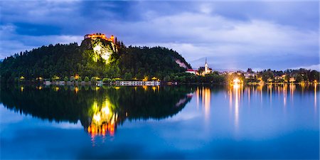 simsearch:6119-08062123,k - Light reflections in Lake Bled, Julian Alps, Gorenjska, Slovenia, Europe Foto de stock - Sin royalties Premium, Código: 6119-07845394