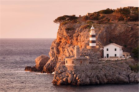 Lighthouse Far de sa Creu at sunset, Port de Soller, Majorca (Mallorca), Balearic Islands, Spain, Mediterranean, Europe Stock Photo - Premium Royalty-Free, Code: 6119-07845485
