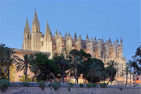 simsearch:6119-07845487,k - Cathedral of Santa Maria of Palma (La Seu), Parc de la Mar, Palma de Mallorca, Majorca (Mallorca), Balearic Islands, Spain, Mediterranean, Europe Stock Photo - Premium Royalty-Free, Code: 6119-07845492