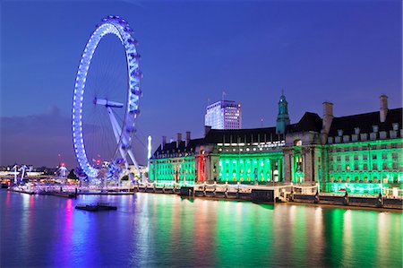 Millennium Wheel (London Eye), Old County Hall, London Aquarium, River Thames, South Bank, London, England, United Kingdom, Europe Photographie de stock - Premium Libres de Droits, Code: 6119-07845501