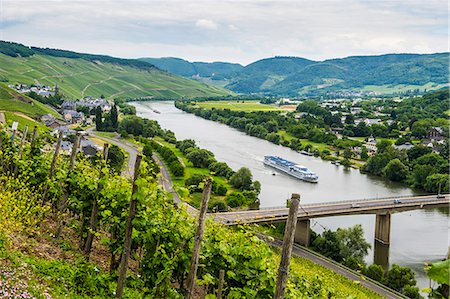 simsearch:6119-07845679,k - Cruise ship passing the vineyard near Lieser in the Moselle Valley, Rhineland-Palatinate, Germany, Europe Stock Photo - Premium Royalty-Free, Code: 6119-07845693