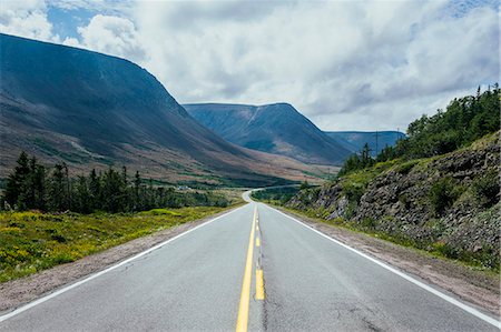 road marking - Straight Bonne Bay road on the east arm of the Gros Morne National Park, UNESCO World Heritage Site, Newfoundland, Canada, North America Photographie de stock - Premium Libres de Droits, Code: 6119-07845708