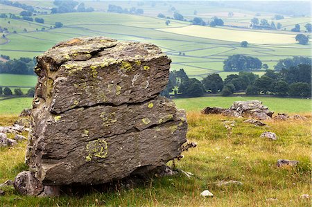 simsearch:6119-07845535,k - Erratic boulder at Norber, Yorkshire, England, United Kingdom, Europe Photographie de stock - Premium Libres de Droits, Code: 6119-07845728