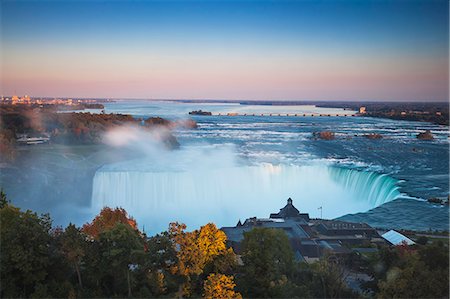 View of Table Rock visitor center and Horseshoe Falls, Niagara Falls, Niagara, border of New York State, and Ontario, Canada, North America Foto de stock - Sin royalties Premium, Código: 6119-07943553