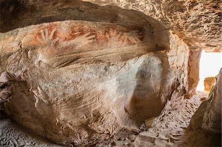 Aboriginal Wandjina cave artwork in sandstone caves at Bigge Island, Kimberley, Western Australia, Australia, Pacific Photographie de stock - Premium Libres de Droits, Code: 6119-07943685