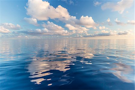 simsearch:6119-07943754,k - Reflected clouds in calm seas near the island of Deserta Grande, in the Ilhas Desertas, near Funchal, Madeira, Portugal, Atlantic, Europe Foto de stock - Sin royalties Premium, Código: 6119-07943773