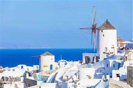 Windmill and traditional houses, Oia, Santorini (Thira), Cyclades Islands, Aegean Sea, Greek Islands, Greece, Europe Photographie de stock - Premium Libres de Droits, Code: 6119-07943843