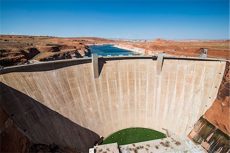 Glen Canyon Dam on the Colorado River in northern Arizona with Lake Powell in the background, Arizona, United States of America, North America Photographie de stock - Premium Libres de Droits, Code: 6119-07943946