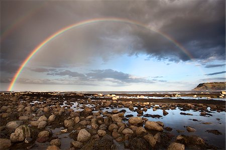 robin hood's bay - Rainbow over the sea at Robin Hoods Bay, Yorkshire, England, United Kingdom, Europe Fotografie stock - Premium Royalty-Free, Codice: 6119-07944084