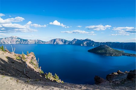 Late afternoon light on the Crater Lake of the Crater Lake National Park, Oregon, United States of America, North America Stock Photo - Premium Royalty-Free, Code: 6119-07944007