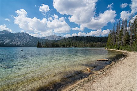 Sandy beach on Pettit Lake in a valley north of Sun Valley, Sawtooth National Forest, Idaho, United States of America, North America Photographie de stock - Premium Libres de Droits, Code: 6119-07944021