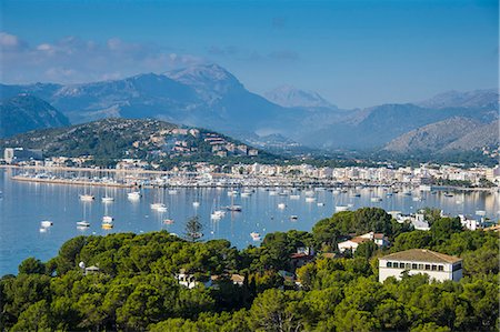 spain, mallorca - View over the bay of Port de Pollenca with many sailing boats, Mallorca, Balearic Islands, Spain, Mediterranean, Europe Photographie de stock - Premium Libres de Droits, Code: 6119-07968989