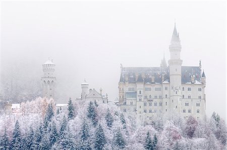 simsearch:6119-09203001,k - Neuschwanstein Castle in winter, Fussen, Bavaria, Germany, Europe Photographie de stock - Premium Libres de Droits, Code: 6119-08061959