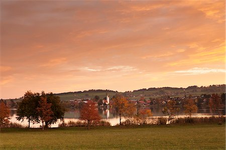 simsearch:6119-08062001,k - Sunrise at Riegsee Lake with Riegsee Village, Pfaffenwinkel, Blaues Land, Upper Bavaria, Bavaria, Germany, Europe Fotografie stock - Premium Royalty-Free, Codice: 6119-08062001